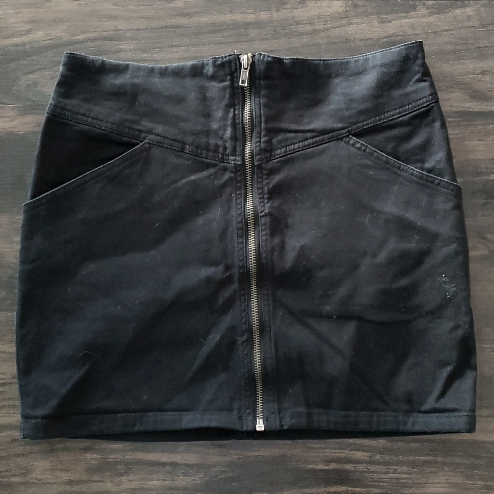 H&M Divided Short Zip-Up Skirt